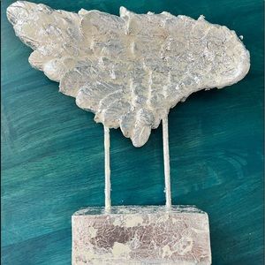 Resin distressed angel wing